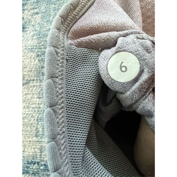 Lululemon Gray Heathered Fossil / Fossil Debut Athletic Tank Top Size 6 - Picture 4 of 7